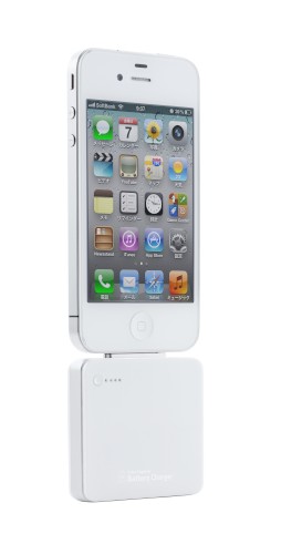 iPhoneやiPodなどドックコネクタを持つアップル製品向けの予備バッテリー「MacGizmo Extra Superior Battery Charger for iPhone/iPod」。iPhone 4S/4と同じカラーで幅や厚みを揃えており、装着時の一体感を実現している。