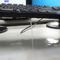 【上海問屋】キーボードに水がかかっても慌てず排水　排水機能つきキーボード　販売開始