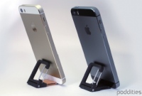 iPhone 5ストラップのpoddities、11月下旬よりiPhone 5s／5c対応の新製品『Click-Stand for iPhone5』ストラップ＋スタンドの1台2役を発売！～poddities／fine iPhone accessories from japan～