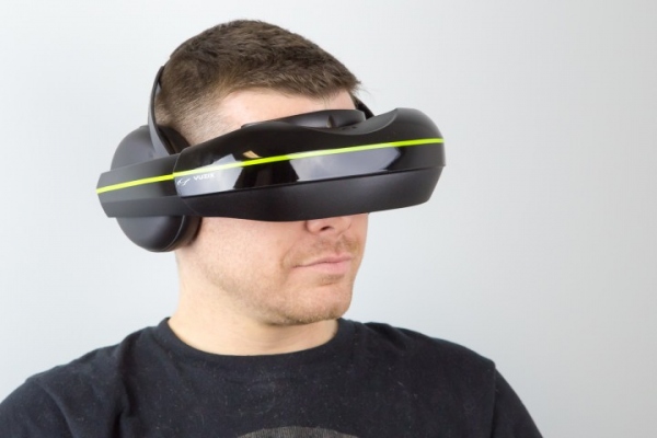 CES、GDC 2015にて展示した高解像度のVRコンテンツに対応し、視野角57度のビデオヘッドホン IWear 720を自社カンファレンスにて公開いたします。