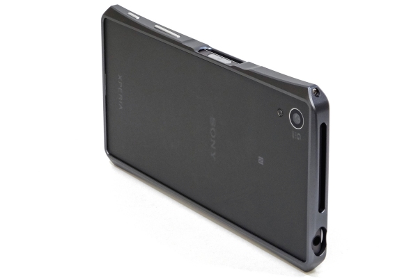 高精度アルミニウムバンパー“DECASE”に「Xperia Z5」モデル新登場