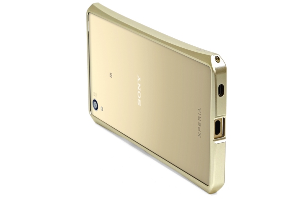 高精度アルミニウムバンパー“DECASE”に「Xperia Z5」モデル新登場