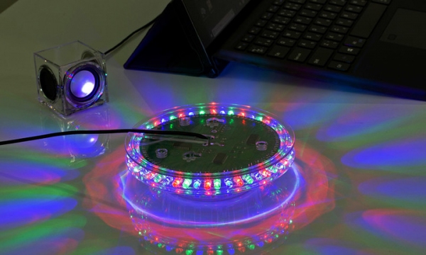 【上海問屋限定販売】音楽に合わせて光が動く RGB LED サウンドライト販売開始