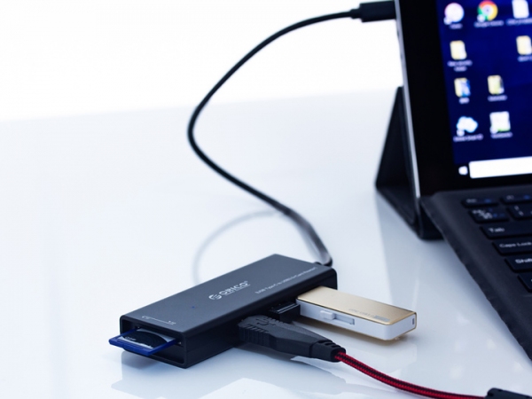 USB3.0ハブとＳＤカードリーダーがドッキング 一台二役　大容量データも快適転送　Type-C接続 USB3.0カードリーダー＆USBハブ　販売開始