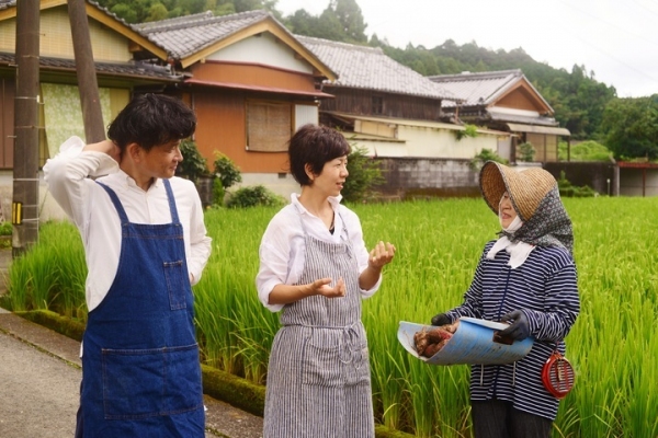 四万十町の旬の果物をたっぷり使い、1年かけてドイツの伝統菓子「シュトーレン」を作る「カゴノオト」がサイトを刷新、作り手の思いやストーリーを動画で発信