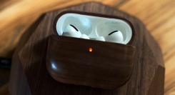 【人気につき再入荷！】木製の手触りが魅力 OAKYWOOD WALNUT AirPods Pro Case【ワイヤレス充電対応／ストラップホール付／手作り】