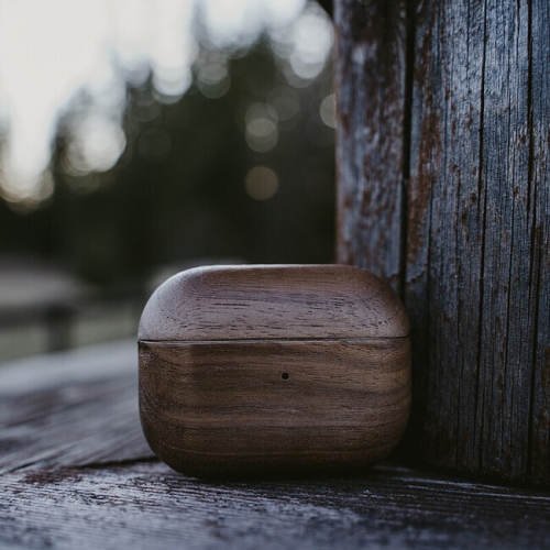 【大人気品薄！】木製の手触りが魅力 OAKYWOOD WALNUT AirPods Pro Caseを再入荷！【ワイヤレス充電対応／ストラップホール付／手作り】