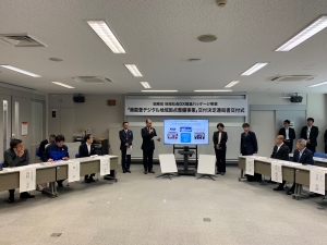 ＜4市町首長への説明の様子＞