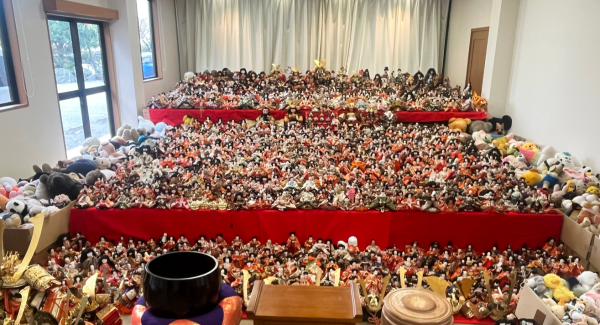 心を込めて思い出のお人形に最後のありがとうを。「第82人形供養祭」が2026年1月16日に平塚で開催、雛人形・五月人形・ぬいぐるみ・ガラスケース入りなど広く対応